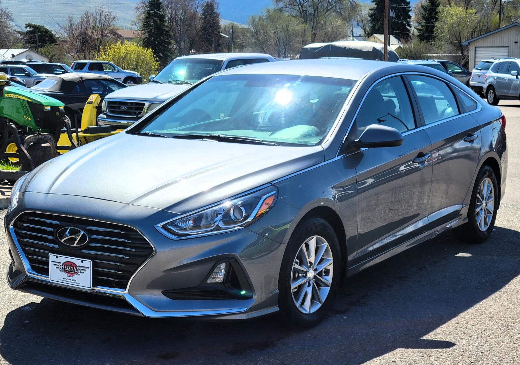 2018 Grey /Black Hyundai Sonata SE (5NPE24AF5JH) with an 2.4L I4 engine, 6 Speed Automatic transmission, located at 450 N Russell, Missoula, MT, 59801, (406) 543-6600, 46.874496, -114.017433 - Photo #1